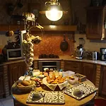 Des Mathes, D'hotes,
