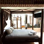 Des Mathes, D'hotes, فندق مبيت وإفطار