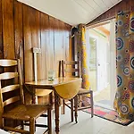 Des Mathes, D'hotes, فندق مبيت وإفطار