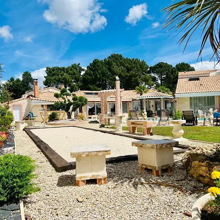 Des Mathes, D'hotes, Bed and breakfast *