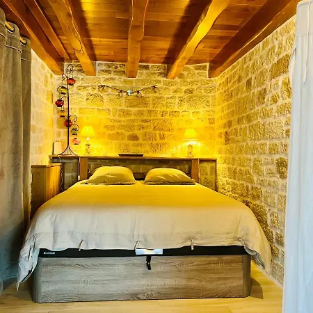 Des Mathes, D'hotes, *