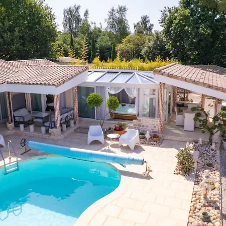 Des Mathes, D'hotes, *