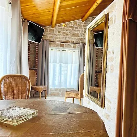 Des Mathes, D'hotes, Panzió
