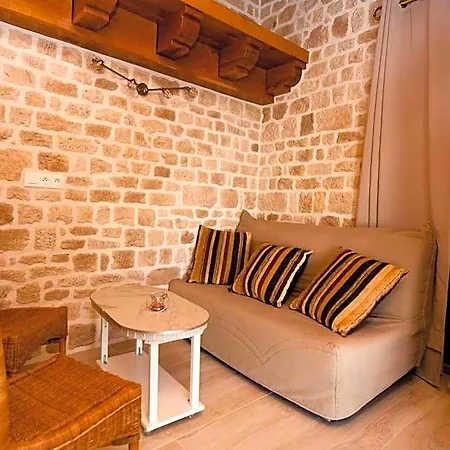 Des Mathes, D'hotes, לינה וארוחת בוקר